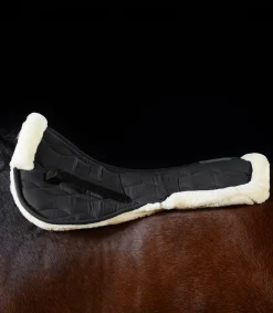 Waldhausen Sattelpads|Lammfelle></noscript>Sattelkissen mit Synthetik-Fell